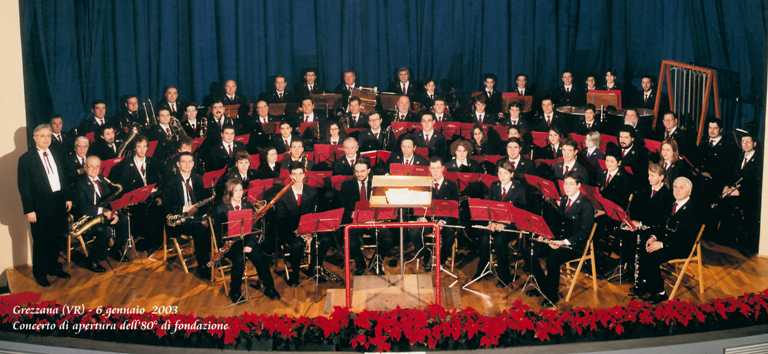 Foto della Banda Cittadina di Grezzana - ottantesimo anniversario dalla fondazione - Anno 2003
